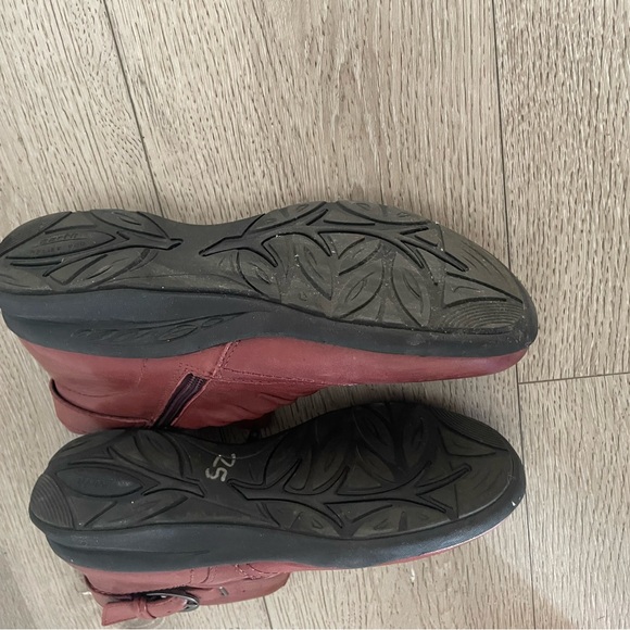 Earth Women's Ankle Boots in Reddish brown from smoke free home - Picture 4 of 6